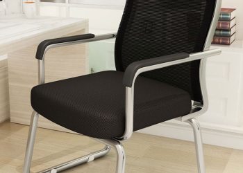 flat-packed-container-house-office-chair-1-1
